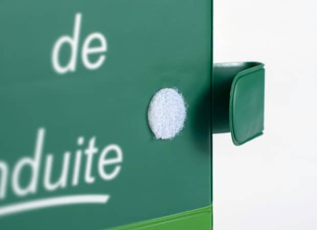 Classeur bicolore avec patte de fermeture velcro