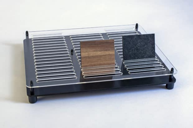 Display de mostrador compacto de plexiglás para 50 muestras extraíbles de acabados laminados sobre placas HPL