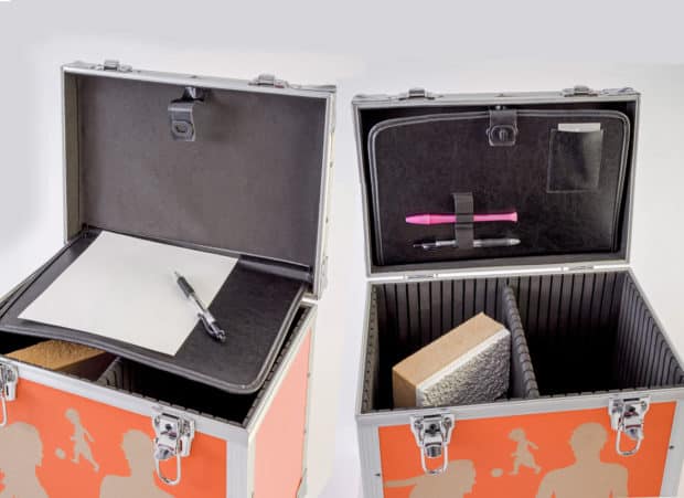 Valise aluminum : optimisation du couvercle transformé en rangement pour documents, stylos, mètre-ruban