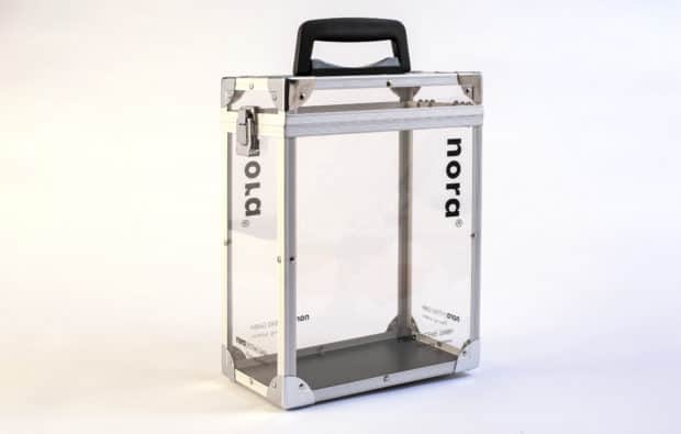 High quality transparent sample case with aluminium angles