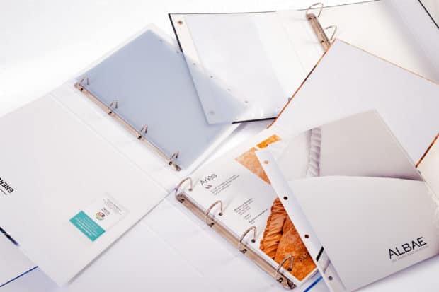 Complete your cardboard folder with an index, business card holders, cardboard inserts, pockets for brochures