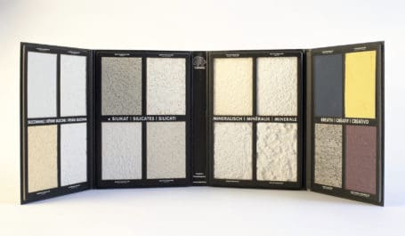 Vierteilige Mustermappe mit Karton-Inlays zur Präsentation von mineralischen Putzmusterstrukturen