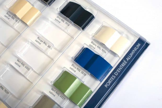 Utilisation d'un thermo transparent pour imprimer sur la couverture en arrière-plan